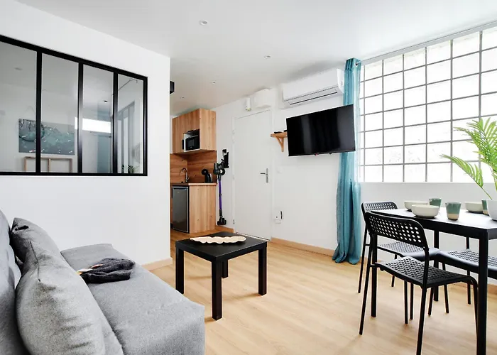 Charming 1 Bedroom - Romainville 1