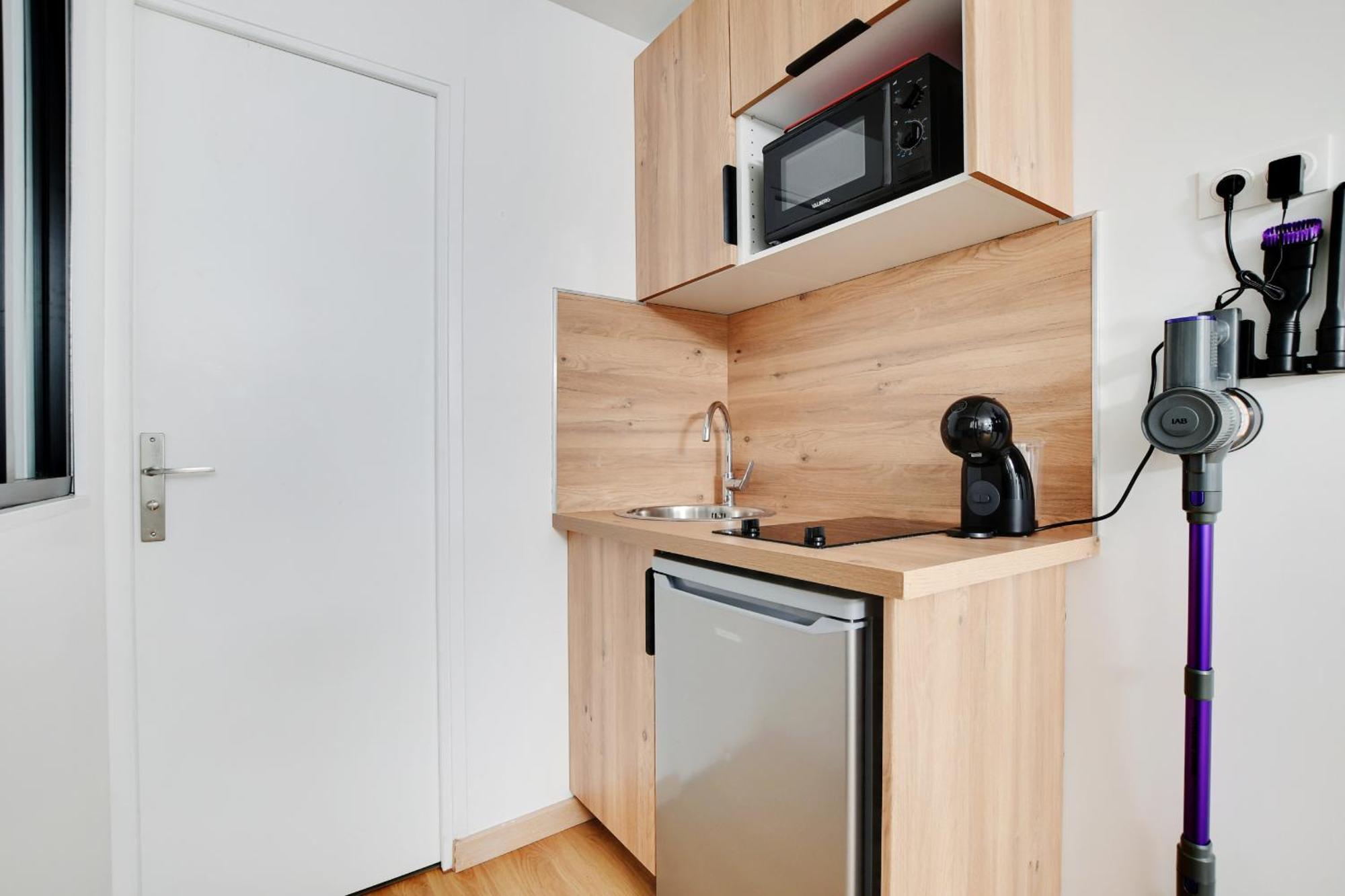 Charming 1 Bedroom - Romainville 1