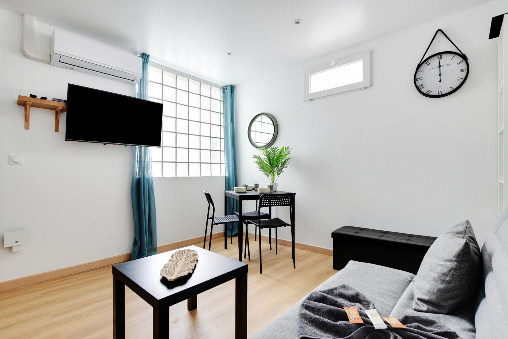 Charming 1 Bedroom - Romainville 1 Apartment *